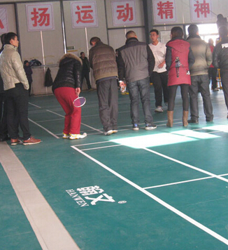 岳西县羽毛球邀请赛在新落成的岳西羽毛球馆拉开帷幕